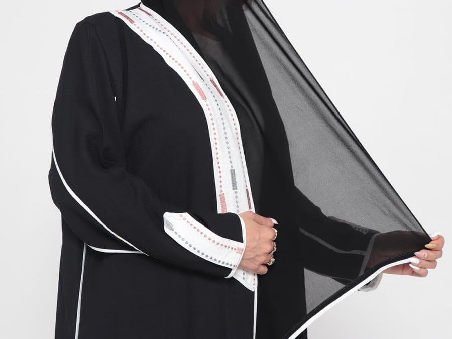 عباية منسوجة من قماش الكريب السعودي الاصلي مع طرحتها