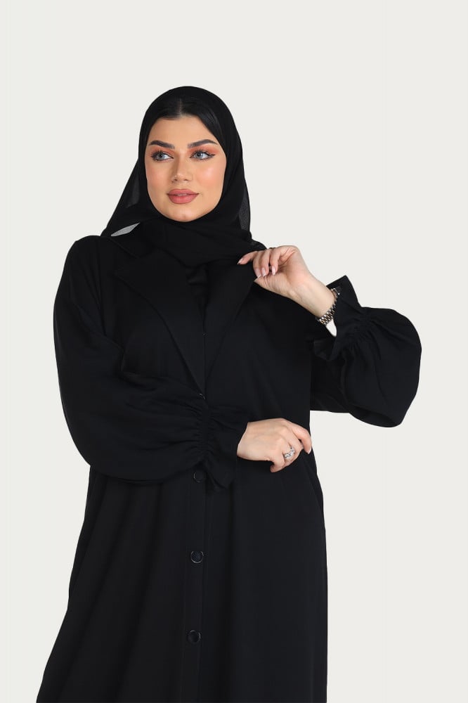 عباية قلاب منسوجة من قماش الكريب الطايح مع طرحتها