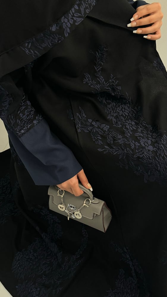 عبايه بلو قماش كتان كويتي بتطريز كحلي