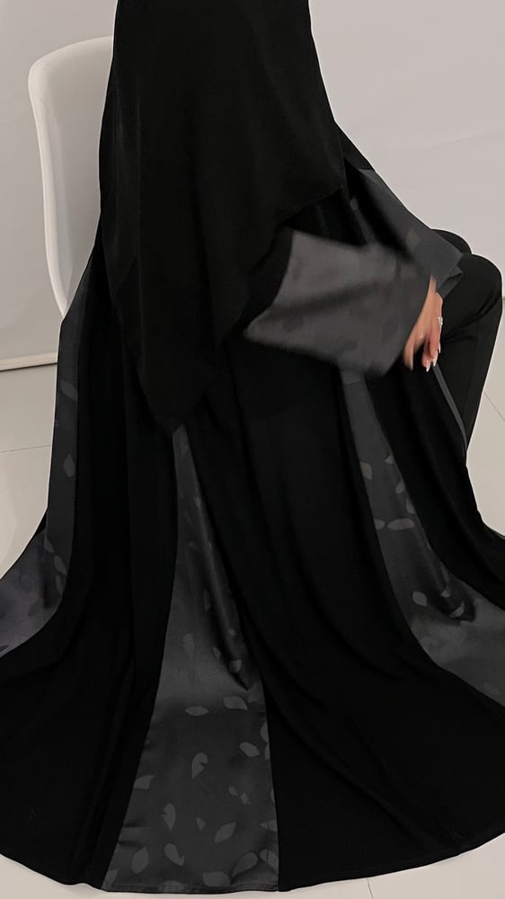 عبايه كارلا مع طرحه