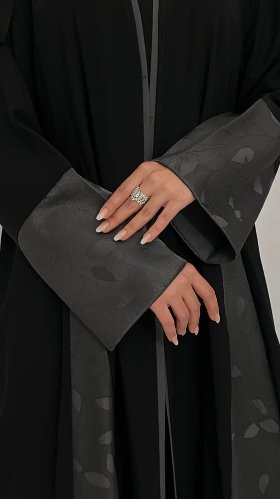 عبايه كارلا مع طرحه