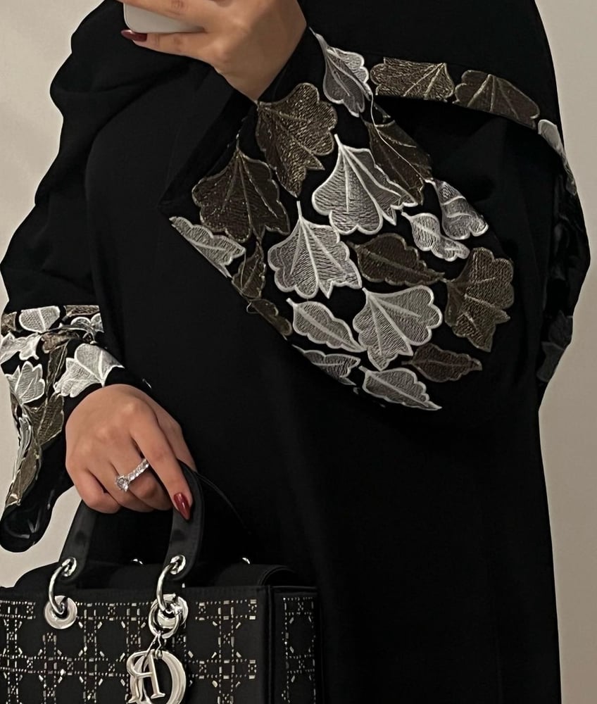 عبايه خلود مع طرحه