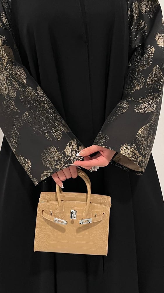 ذهب عبايه بكم جاكار بنقوش ذهبي
