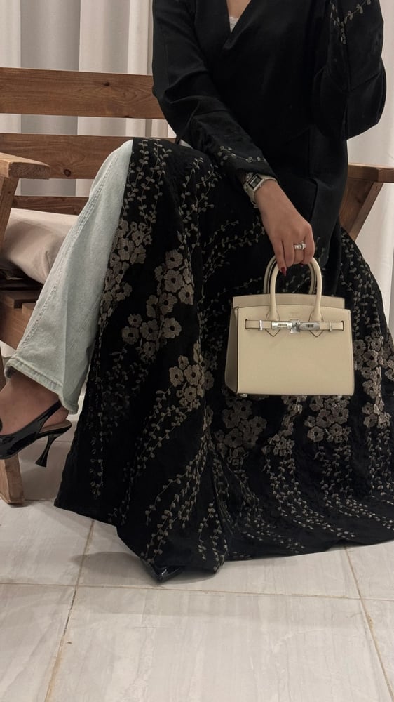 عبايه الزهراء  ذهبي فاخر  بالعبايه والطرحه