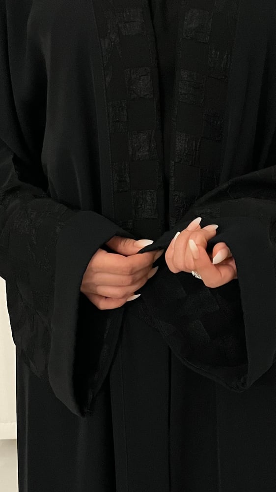 عبايه اكمام مربعات نص كلوش