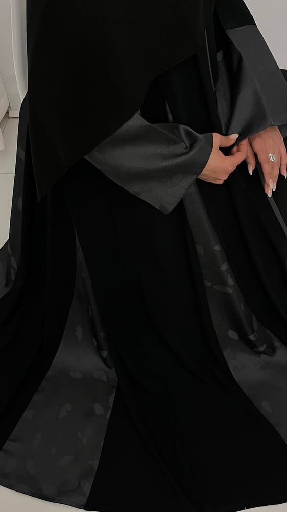 عبايه كارلا مع طرحه