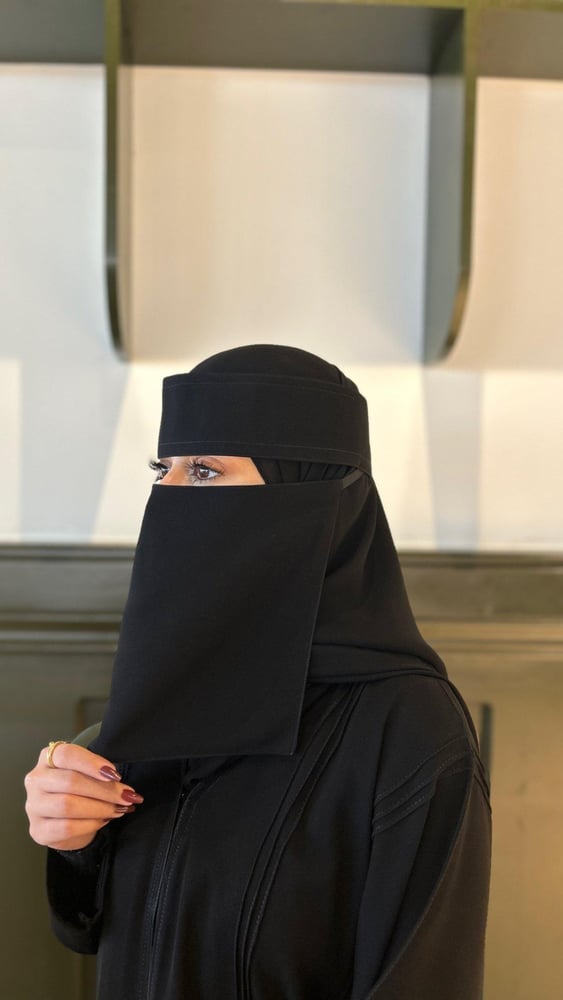 (1) نقاب حرير مبطن
