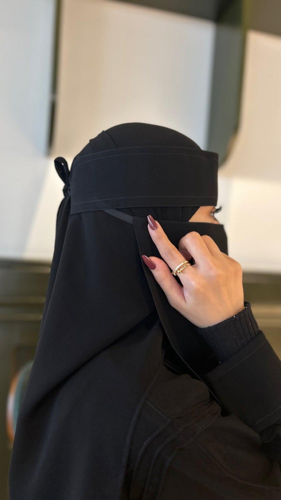 (1) نقاب حرير مبطن