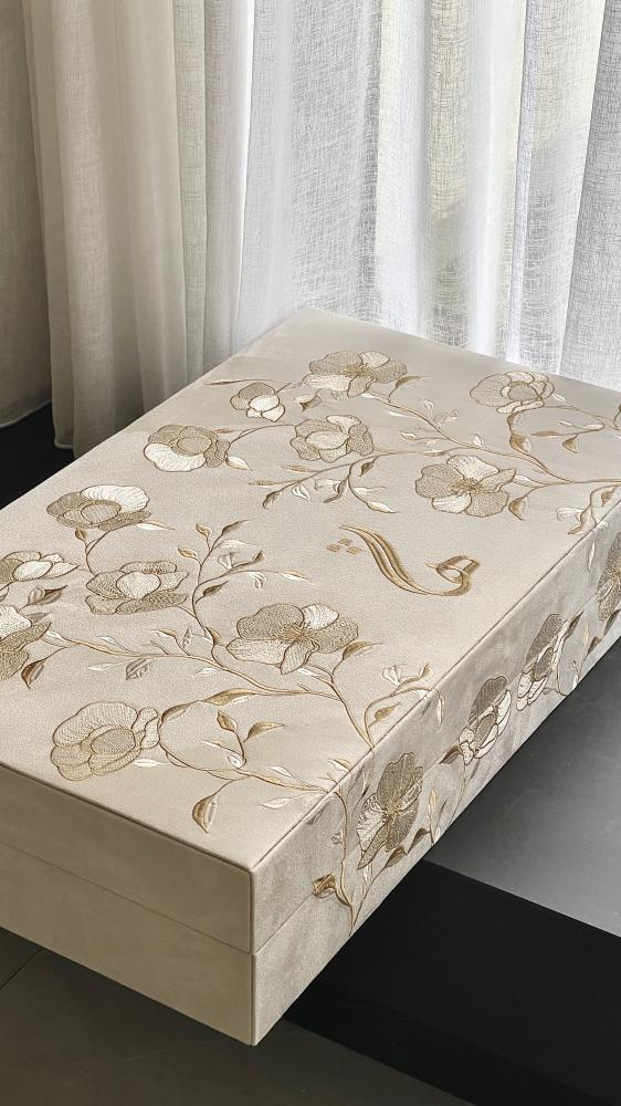 70 cm box with a wedding gift box with perfumes or oud fully embroidered
