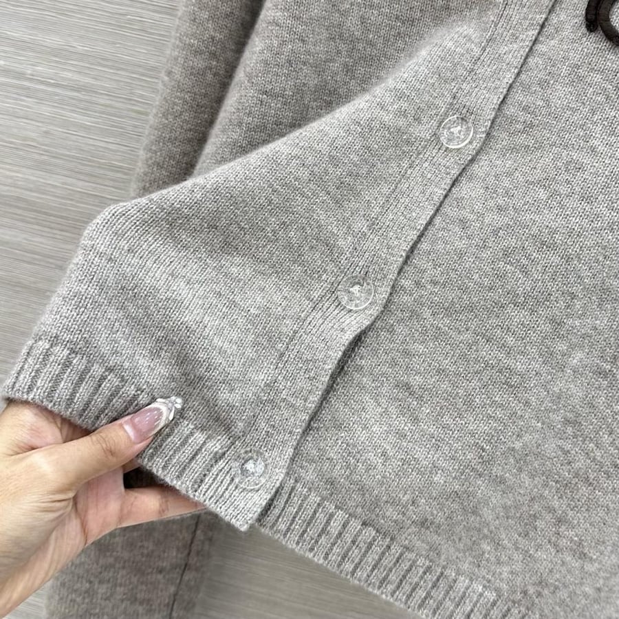 كارديغان رائع من Lv