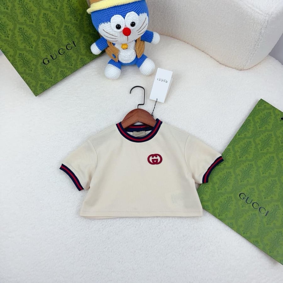 طقم اطفال من قوتشي