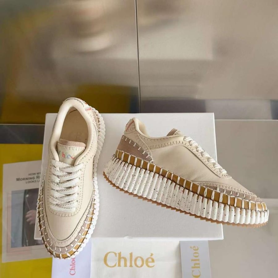 سنيكرز جميل من Chloe