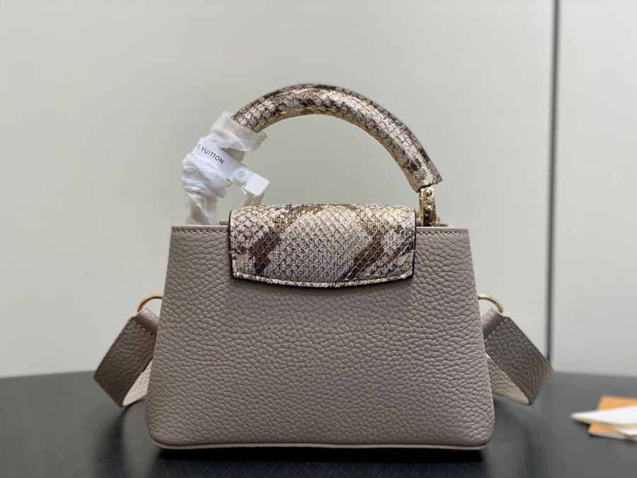 LV Capucines مقاس 21 سم