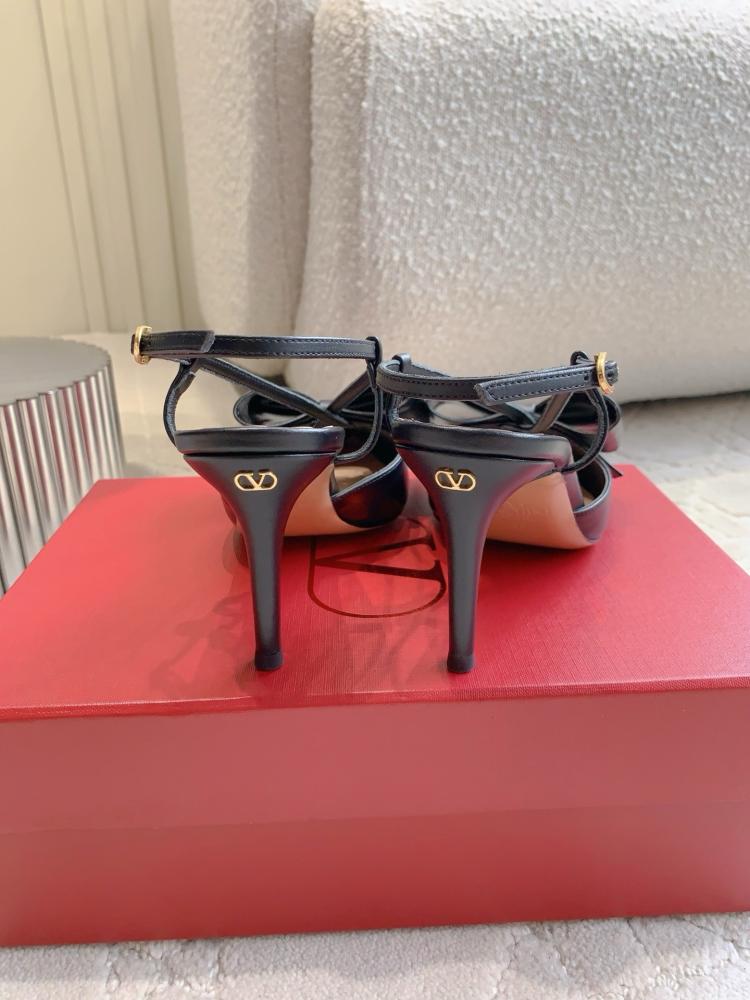 هيلز Valentino