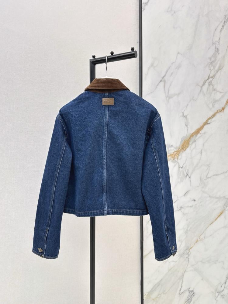 سترة رائعه من Loewe