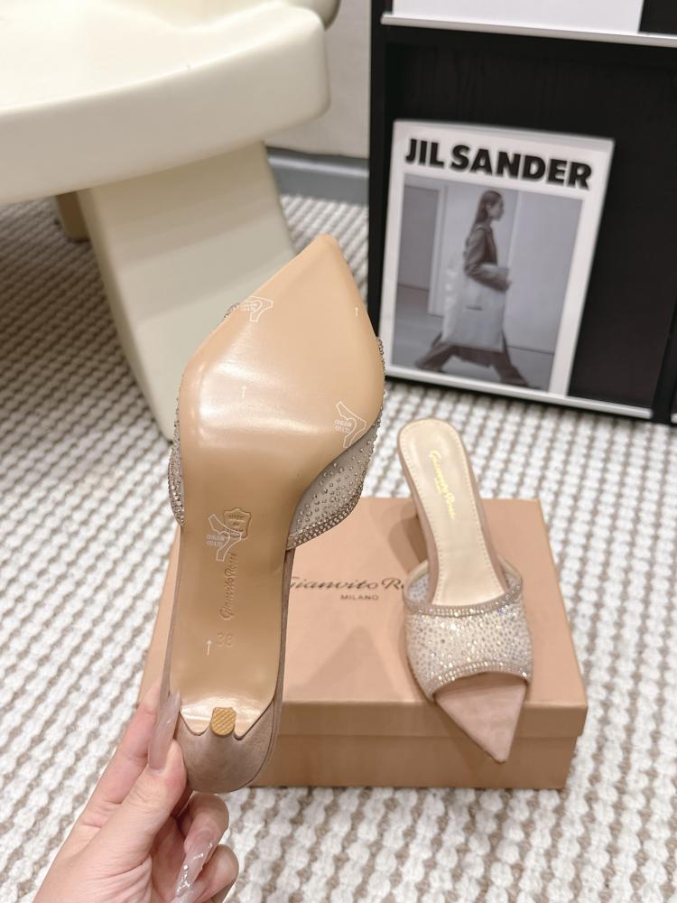 هيلز Gianvito Rossi انيق جدا