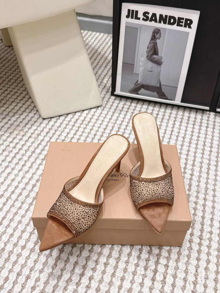 هيلز Gianvito Rossi انيق جدا