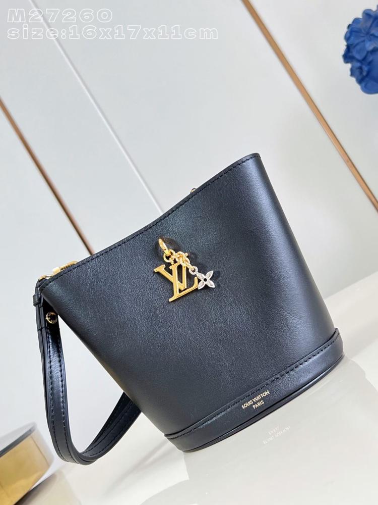 LV Bloom Mini Hobo مقاس 17 cm