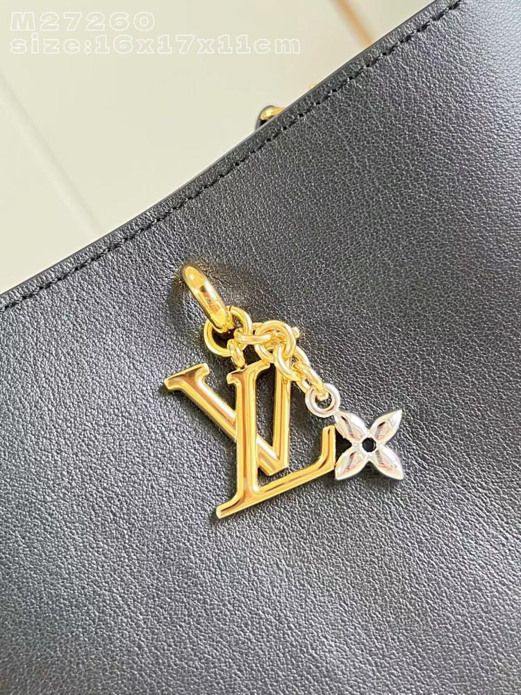 LV Bloom Mini Hobo مقاس 17 cm