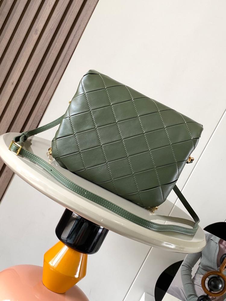 شنطة Loewe ماستر 23 cm