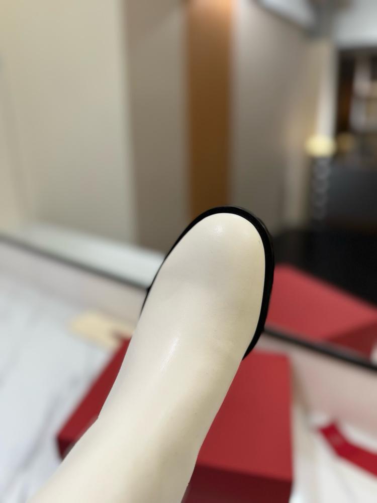 بوت من فالنتينو