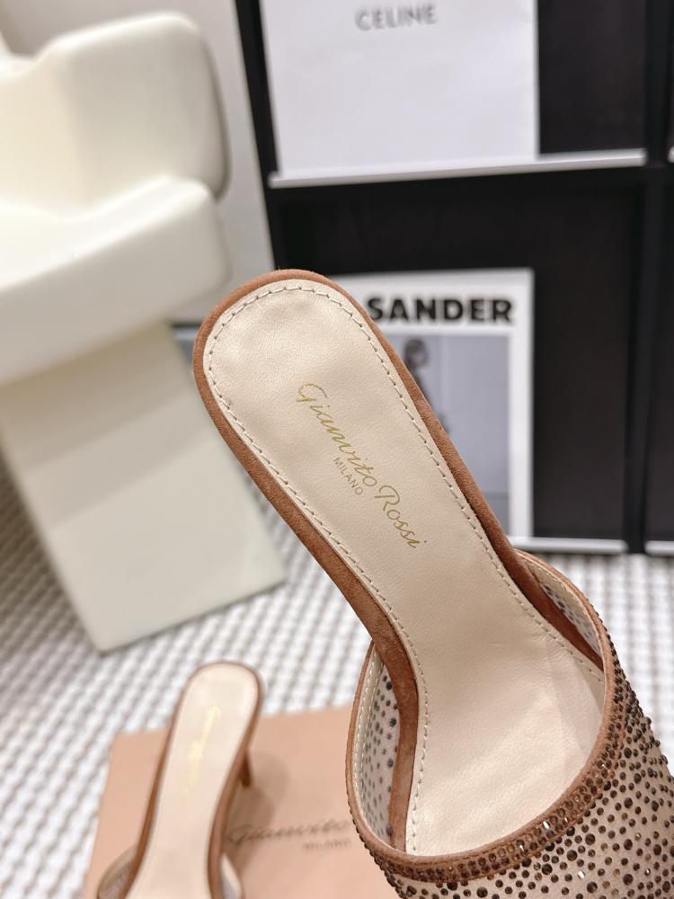 هيلز Gianvito Rossi انيق جدا