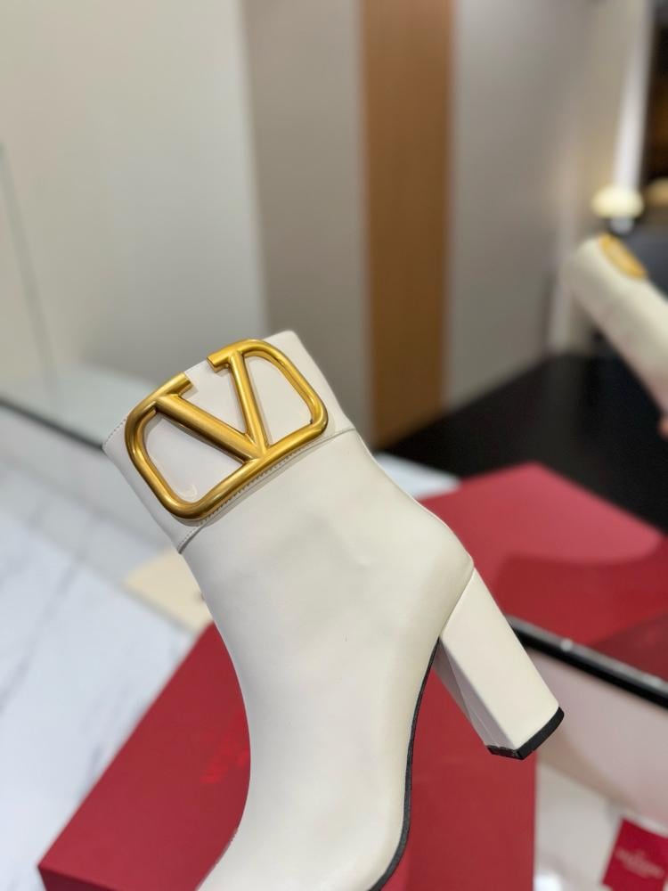 بوت من فالنتينو
