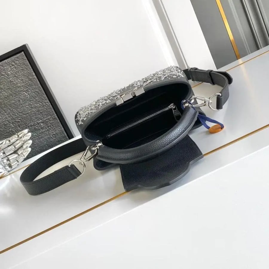 LV Capucines مقاس 21 سم