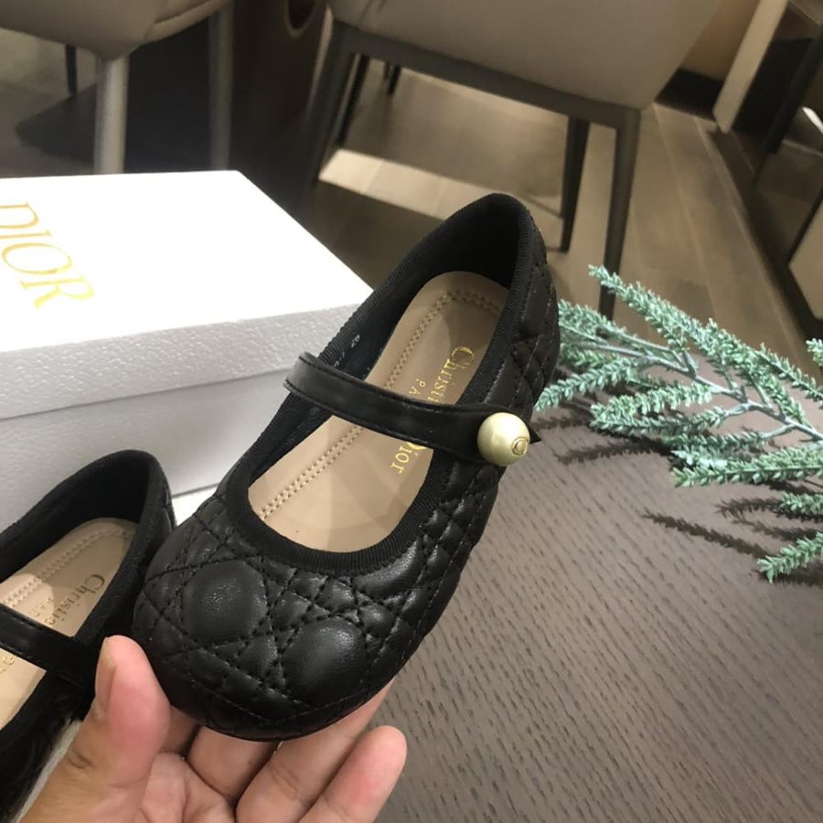 شوز اطفال ديور
