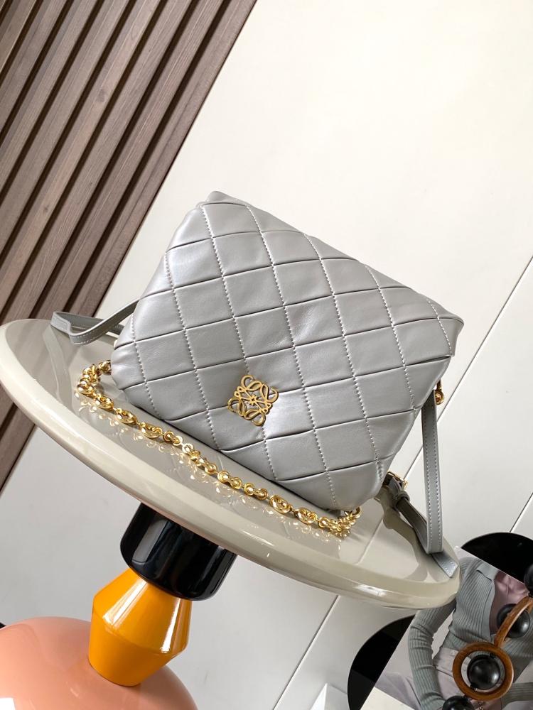 شنطة Loewe ماستر 23 cm