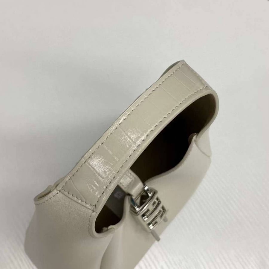شنطه ماستر طبق الاصل 19cm