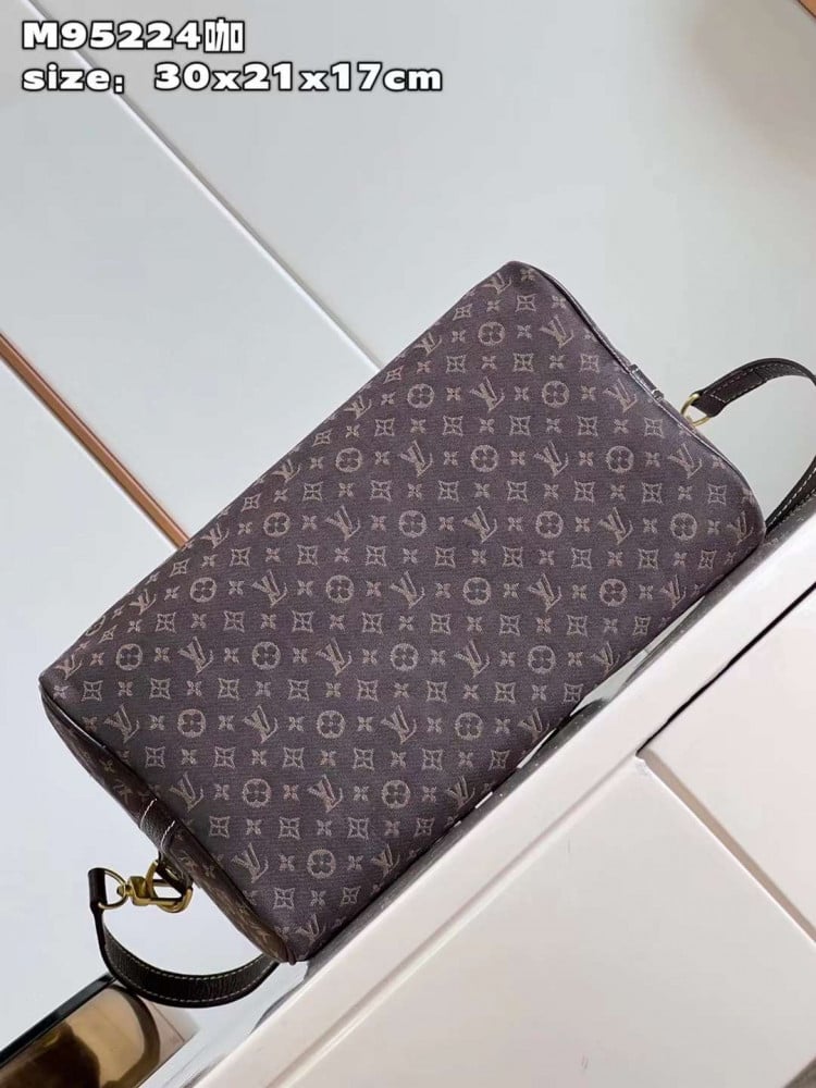 شنطه ماستر 30cm LV