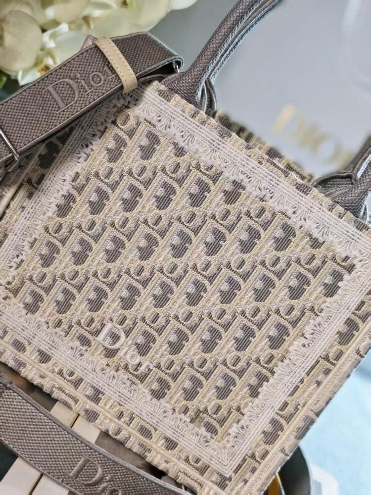 ديور book tote مقاسين