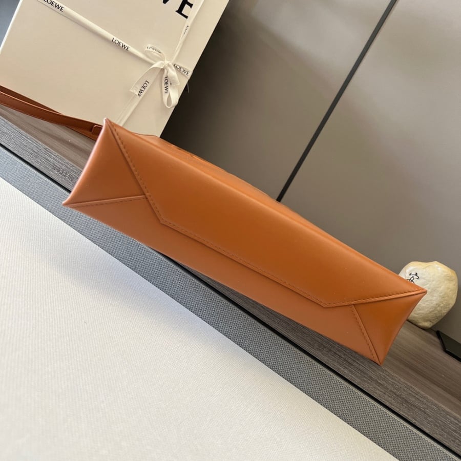 شنطة Loewe ماستر 21 cm