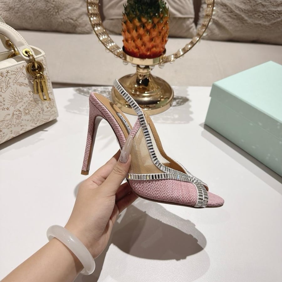 هيلز انيق من اكوازورا