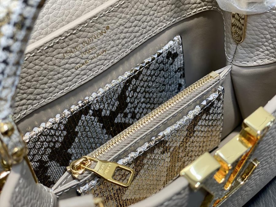 LV Capucines مقاس 21 سم