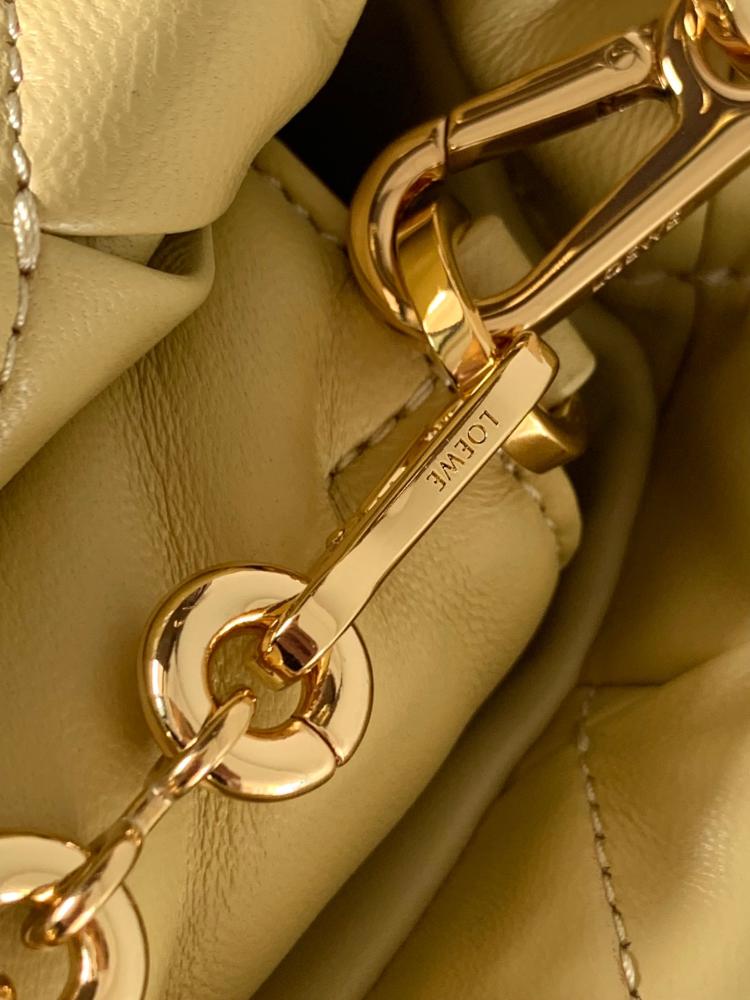 شنطة Loewe ماستر 23 cm