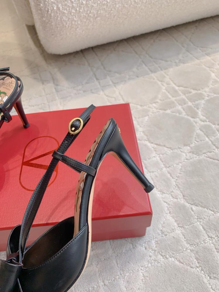 هيلز Valentino