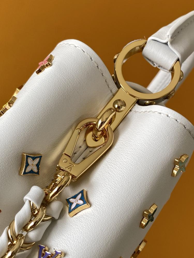 LV Capucines مقاس 22 سم