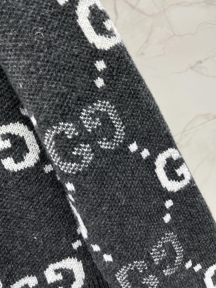سويتر من قوتشي