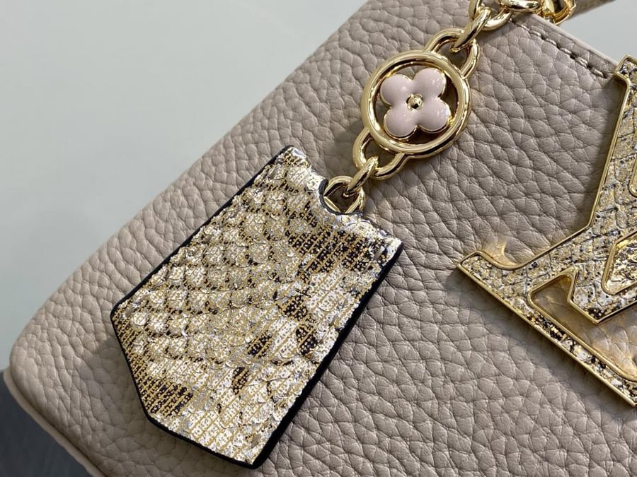 LV Capucines مقاس 21 سم