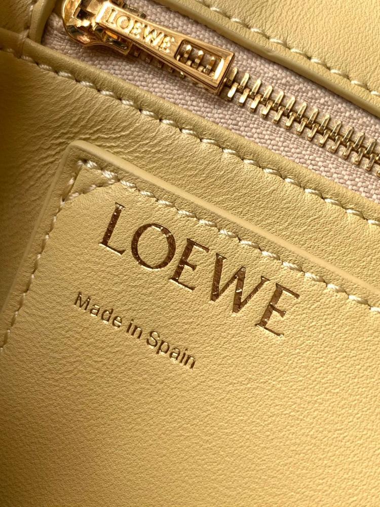 شنطة Loewe ماستر 23 cm