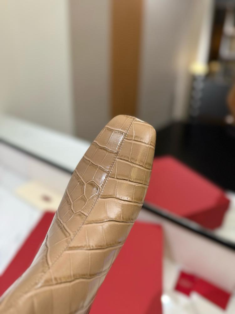 بوت من فالنتينو