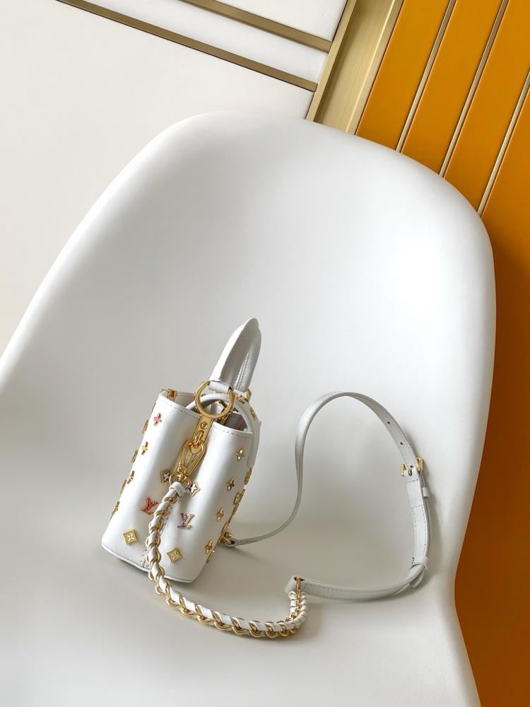 LV Capucines مقاس 22 سم