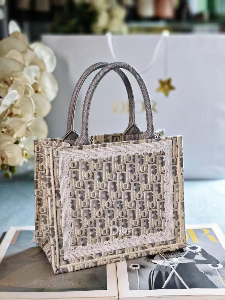 ديور book tote مقاسين