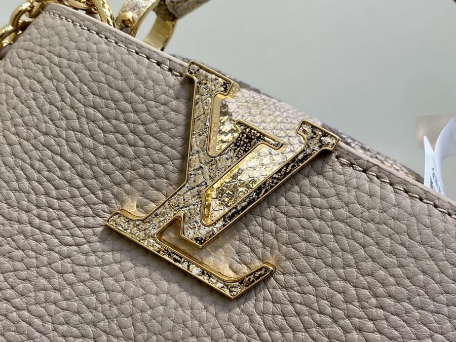 LV Capucines مقاس 21 سم