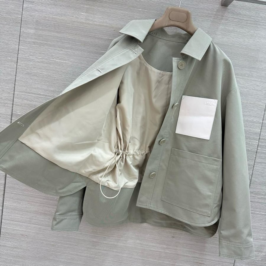 سترة رائعه من Loewe