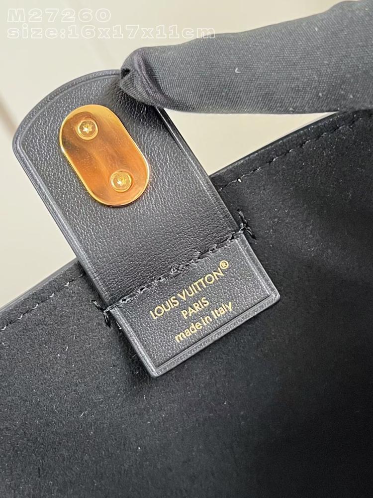 LV Bloom Mini Hobo مقاس 17 cm
