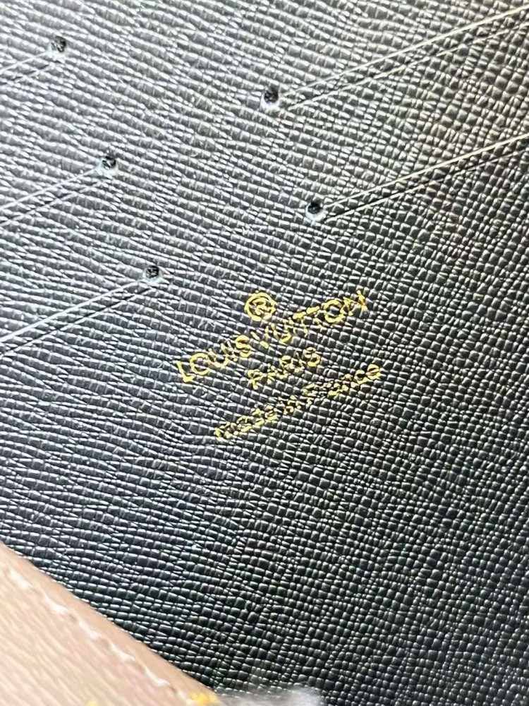 كلاتش LV ماستر 25 cm