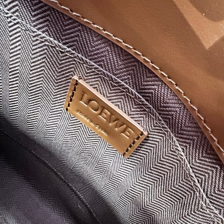 شنطة Loewe ماستر 21 cm